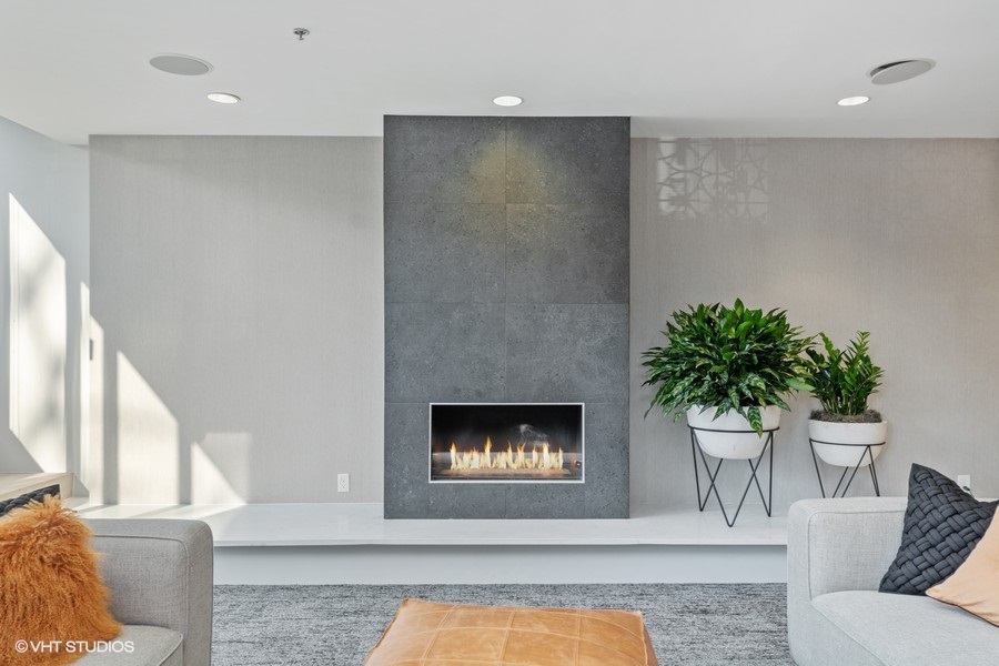 Resident Lounge w/Cozy Fireplace